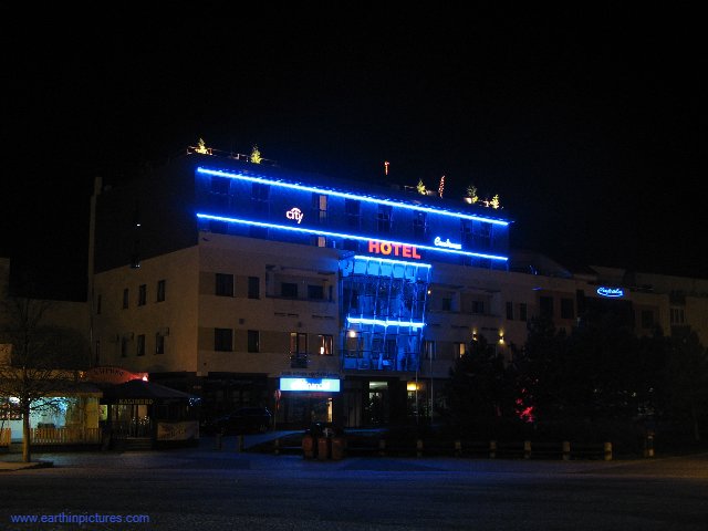 hotel_centrum_at_night