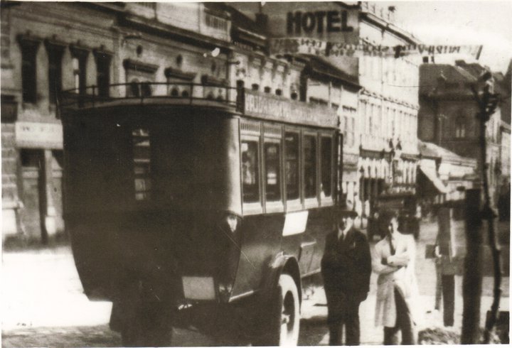 Prvý autobus v NR rok 1924