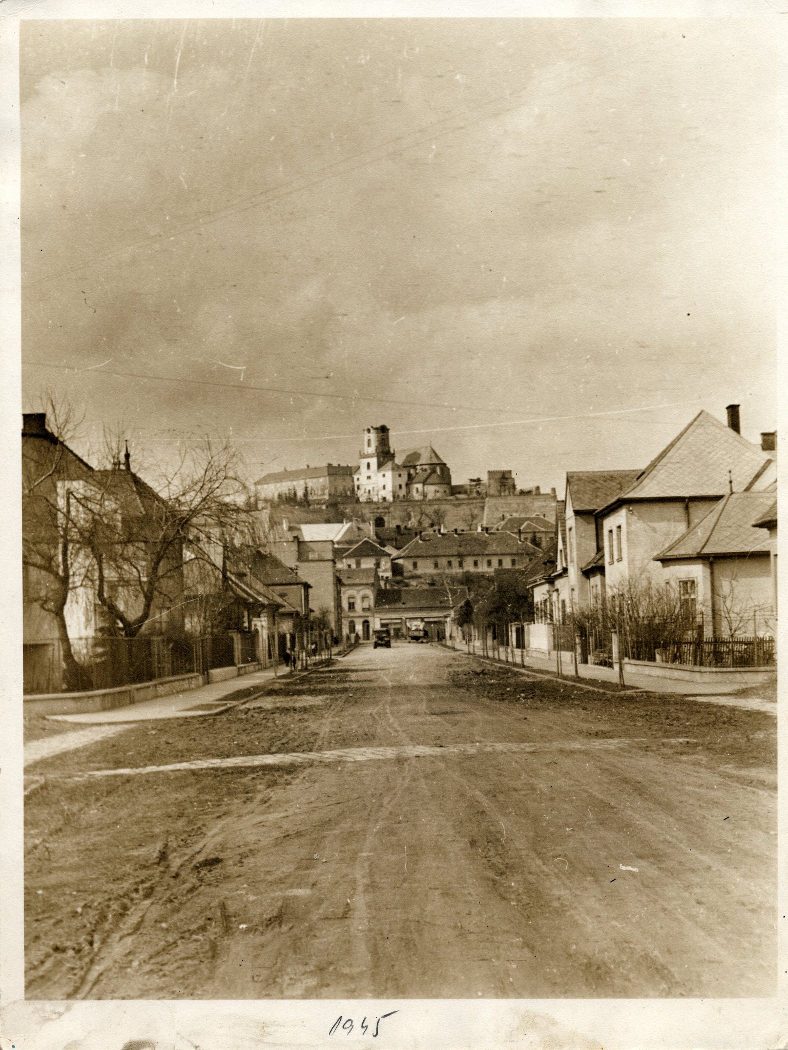 Hrad 47 bez veže 1945 Kmeťkova